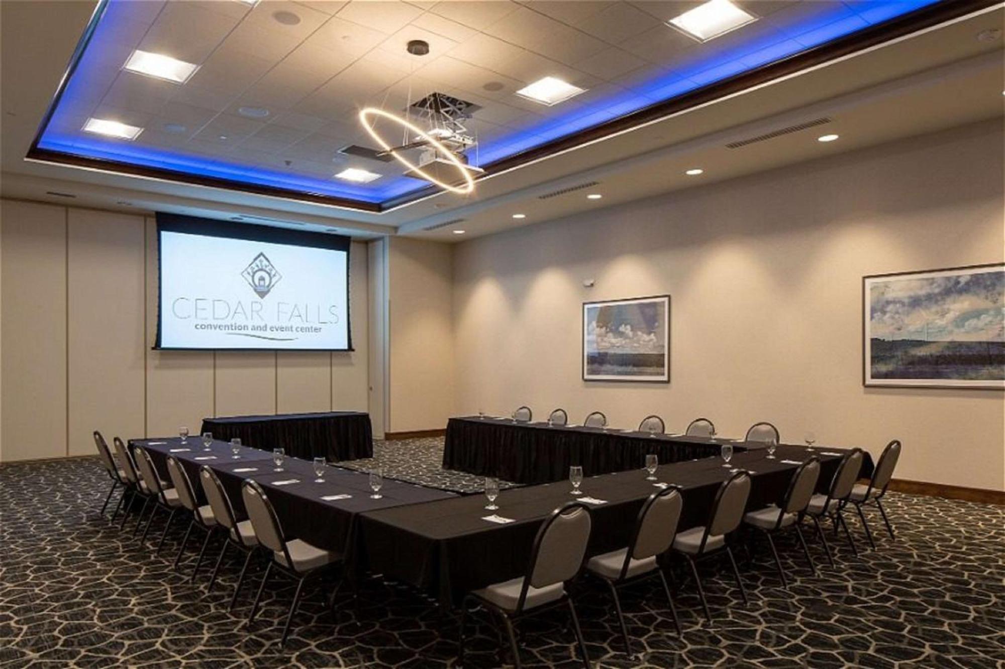 Hilton Garden Inn Cedar Falls Conference Center Екстер'єр фото